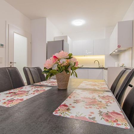 Flexible Selfcheckins 42 - Zagreb - Luxury - Garage Parking - Loggia - Brand New Apartment Luaran gambar