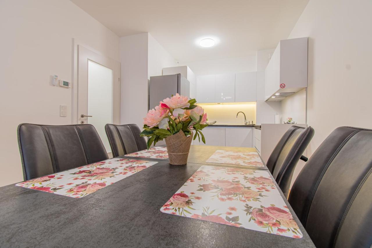 Flexible Selfcheckins 42 - Zagreb - Luxury - Garage Parking - Loggia - Brand New Apartment Luaran gambar